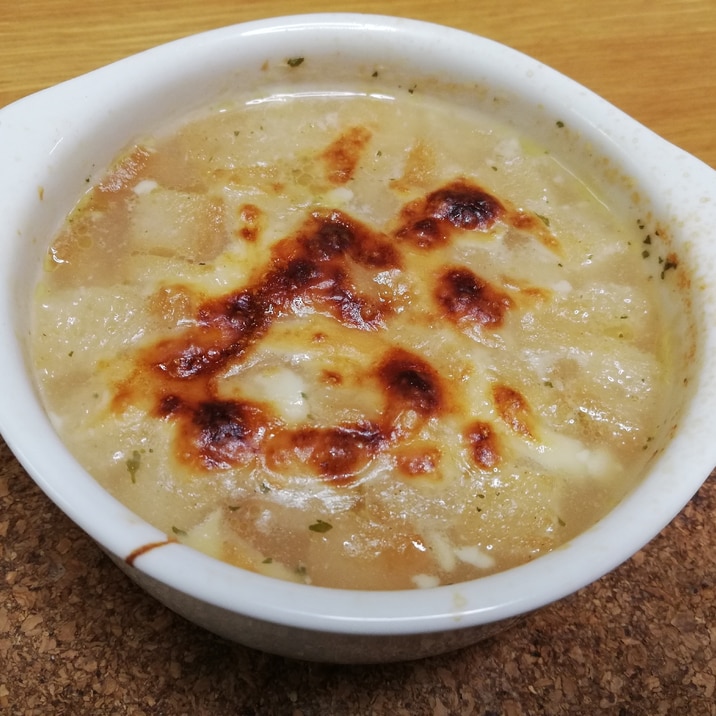 スープの素で簡単オニオングラタンスープ